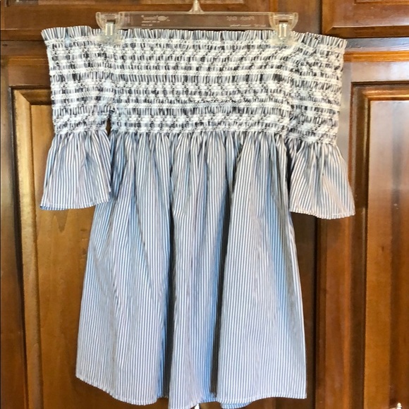 🎄Romantic Couture Off Shoulder Top🎄 - Picture 6 of 6